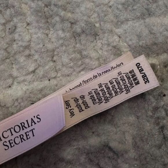 Victoria's Secret Bra - Picture 2 of 3